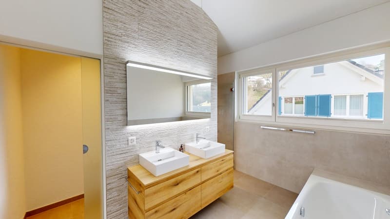 Lichtdurchflutetes 6,5 Zi-Family-Home mit Pool u. drei Garagen an bester 180 Grad- Panorama-Aussicht (12)