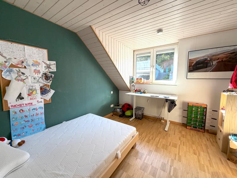 Großzügige Dachgeschosswohnung mit Galerien und Panoramablick an bester Tüllinger Aussichtslage (7)