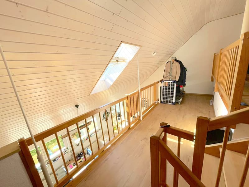 Großzügige Dachgeschosswohnung mit Galerien und Panoramablick an bester Tüllinger Aussichtslage (11)