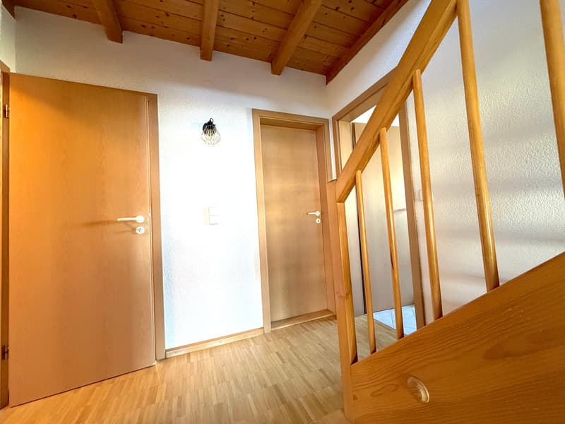 Großzügige Dachgeschosswohnung mit Galerien und Panoramablick an bester Tüllinger Aussichtslage (9)
