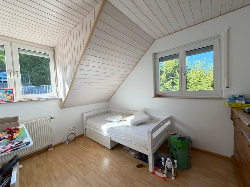 Großzügige Dachgeschosswohnung mit Galerien und Panoramablick an bester Tüllinger Aussichtslage (6)
