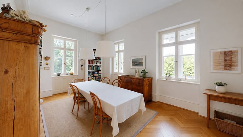 Traumhafte Landhausvilla mit großem Garten, eigener Zufahrt und Blick ins Grüne (3)
