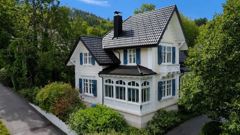 Traumhafte Landhausvilla mit großem Garten, eigener Zufahrt und Blick ins Grüne (12)