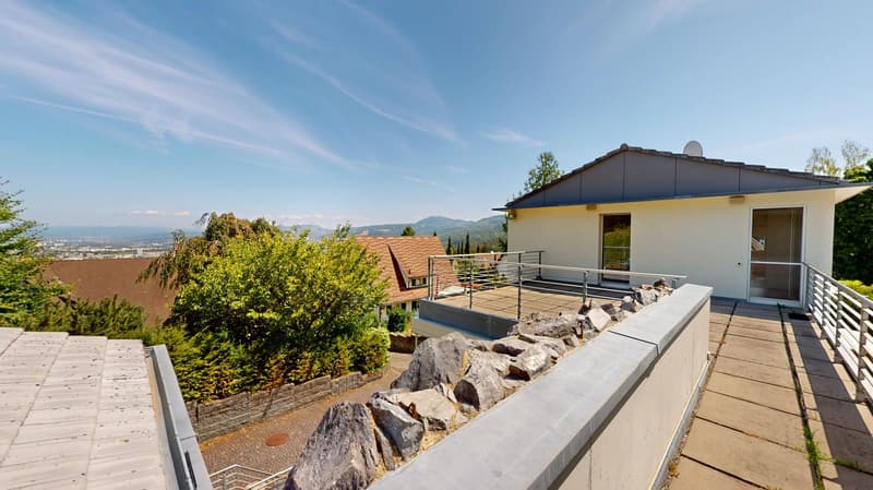 8,5 Zimmer Split-Level-Villa mit Pool grossem Garten und einem Panoramaausblick (12)