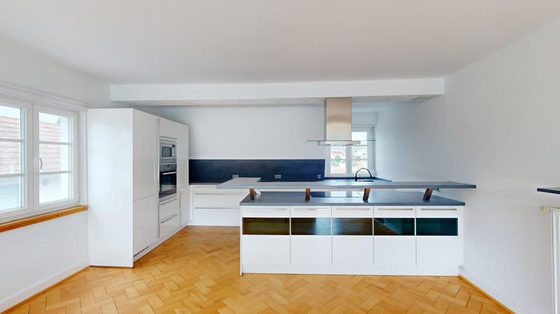 Ihre private Wohlfühloase: Grosszügiges 2-Parteienhaus mit Naturpool & Lounge-Garten (10)