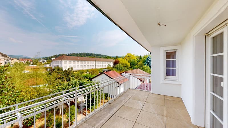 Ihre private Wohlfühloase: Grosszügiges 2-Parteienhaus mit Naturpool & Lounge-Garten (7)