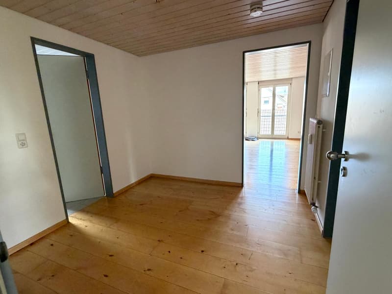 Altweil: Attraktive 3,5 Zi. Maisonette Wohnung mit Balkon, Einbauküche u. Stellplatz (2)