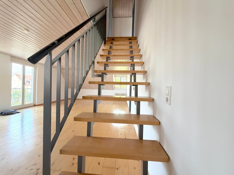 Altweil: Attraktive 3,5 Zi. Maisonette Wohnung mit Balkon, Einbauküche u. Stellplatz (8)