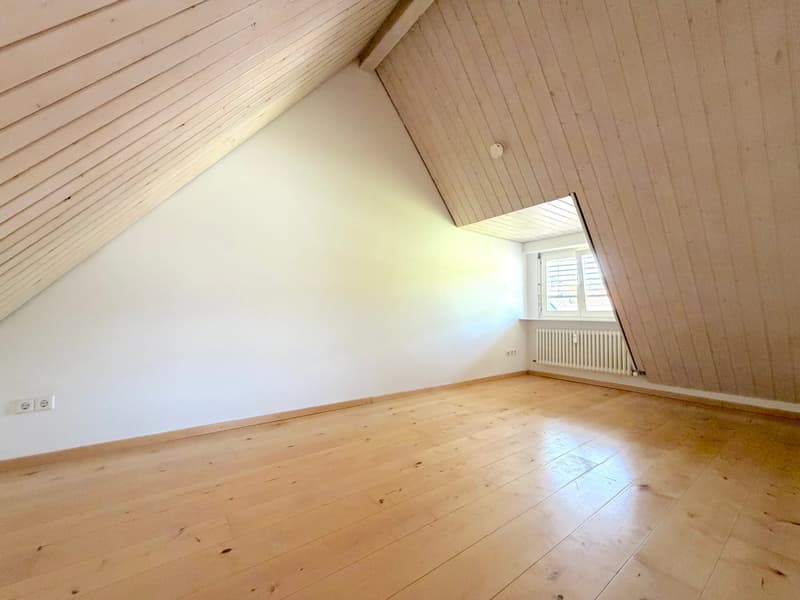 Altweil: Attraktive 3,5 Zi. Maisonette Wohnung mit Balkon, Einbauküche u. Stellplatz (13)