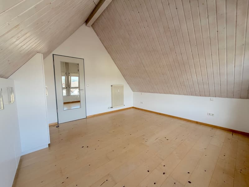 Altweil: Attraktive 3,5 Zi. Maisonette Wohnung mit Balkon, Einbauküche u. Stellplatz (10)
