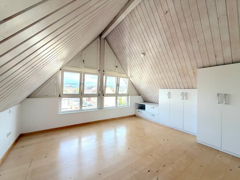 Altweil: Attraktive 3,5 Zi. Maisonette Wohnung mit Balkon, Einbauküche u. Stellplatz (9)