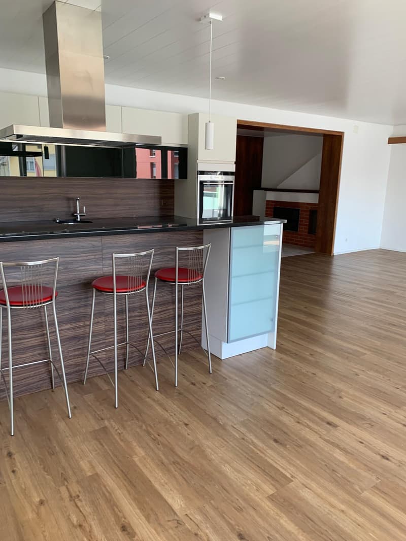 Exklusives Wohnjuwel: Grosszügige Moderne-Wohnung mit Terrasse & Kaminecke (3)