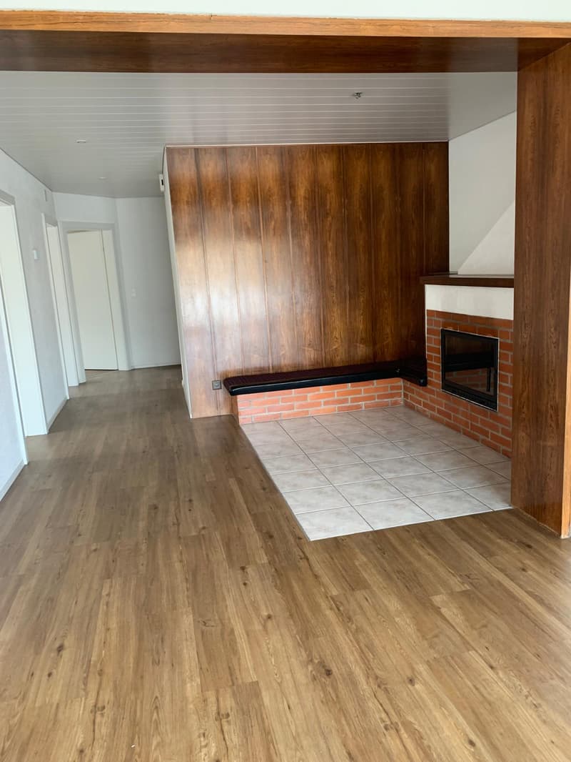 Exklusives Wohnjuwel: Grosszügige Moderne-Wohnung mit Terrasse & Kaminecke (4)