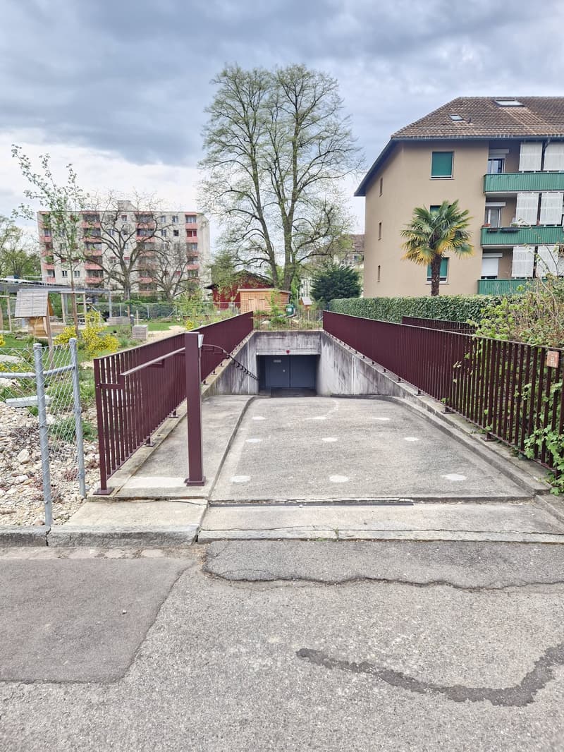 Einstellhallenplatze zu vermieten - frisch saniert! E-Mobilität auf Wunsch realisierbar. (3)