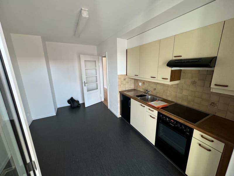 Grosszügige 1-Zimmer Genossenschaftswohnung mit grossem Balkon (2)