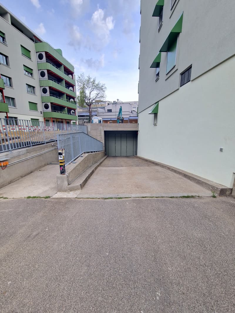 Sanierte Motorräder-/Lastenfahrzeugplätze (4)