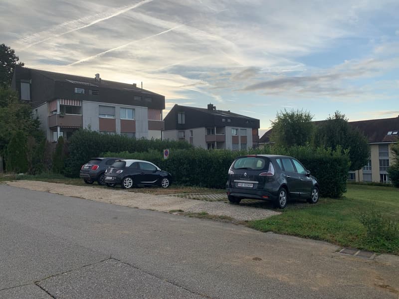 Aussenparkplatz zu vermieten (2)