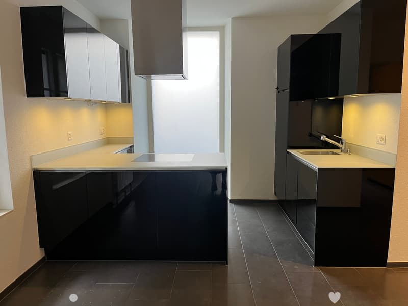 Renovierte 2.5-Zimmer-Altbauwohnung / Appartement rénové de 2,5 pièces (3)