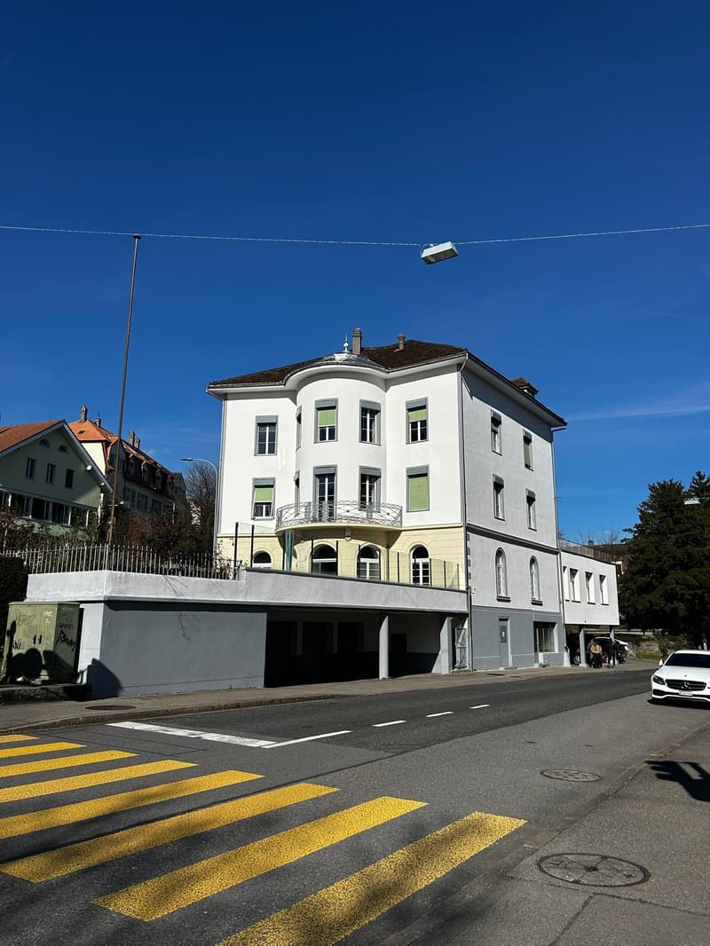 Helle 2-Zimmer-Dachwohnung in Biel - sofort verfügbar (1)