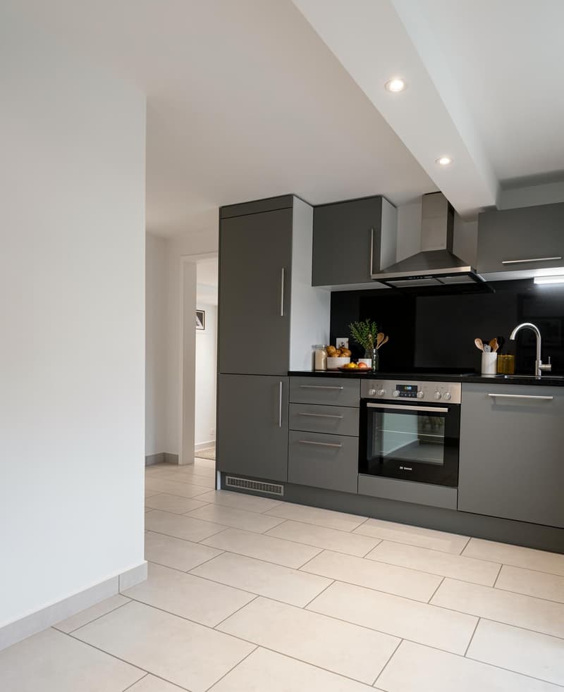 Appartement charmant de 2,5 pièces avec espace de jardin en ville (2)