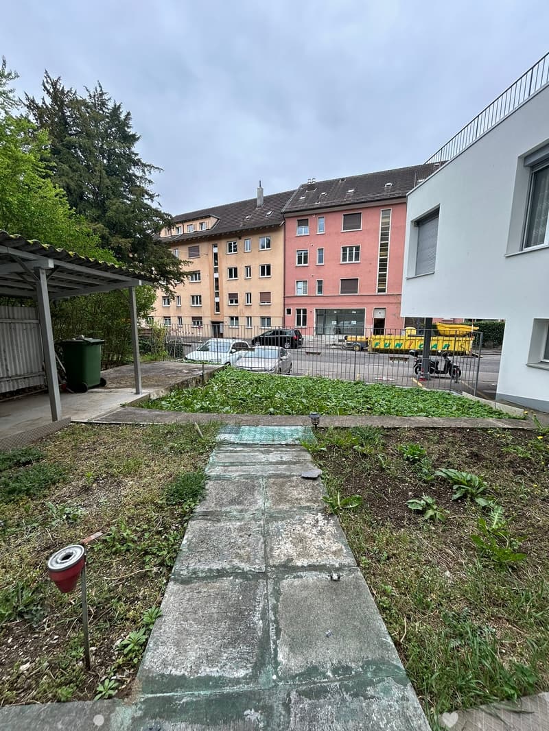 Gemütliche 2.5-Zimmerwohnung mit Gartensitzplatz in der Stadt (1)