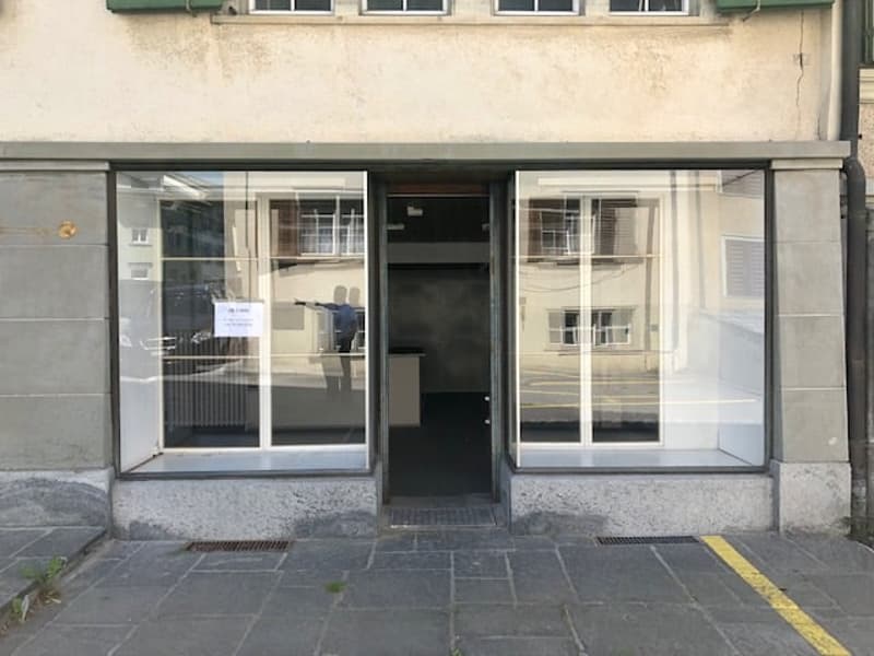 Moderne Geschäftsräume in Glarus Süd zu vermieten (2)