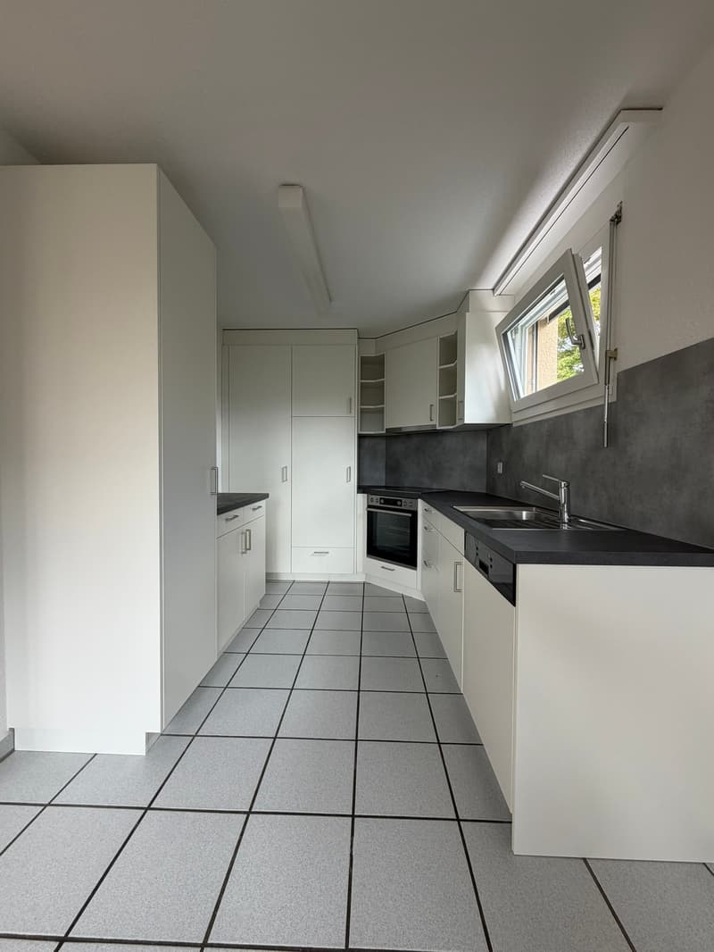 Gemütliche, sanierte 2.5-Zimmerwohnung mit Balkon (2)