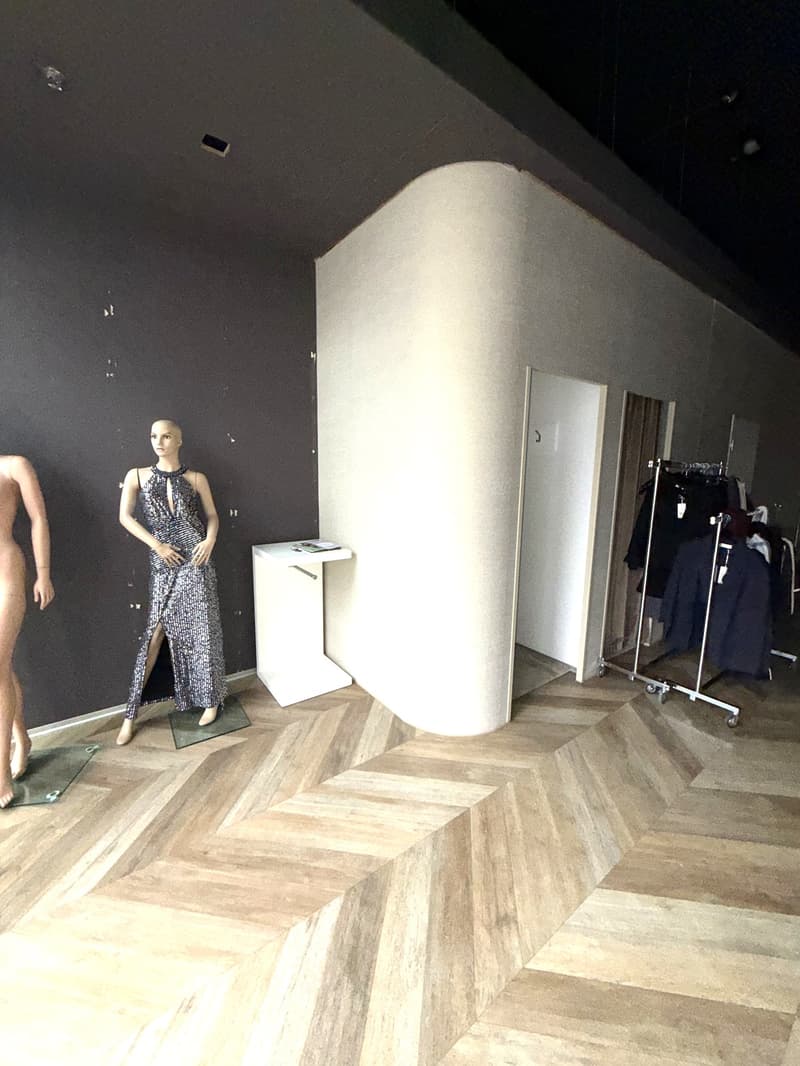 Spazio commerciale moderno in una posizione centrale a Suhr (5)
