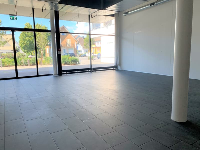 Vous voulez être visible ? Surface de vente directement sur le chemin piétonnier du parc Suhre (5)
