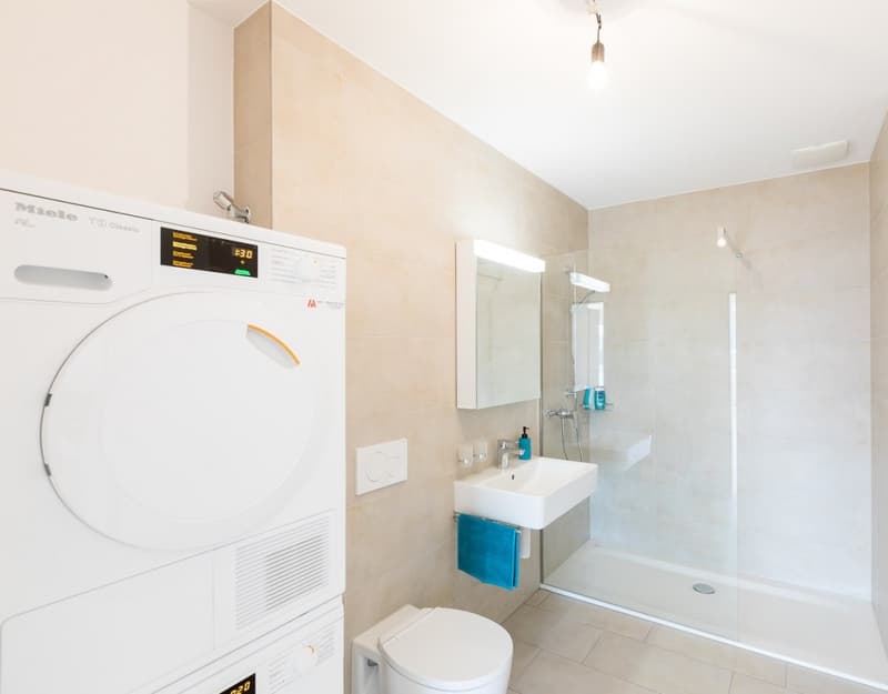 Badezimmer mit Dusche