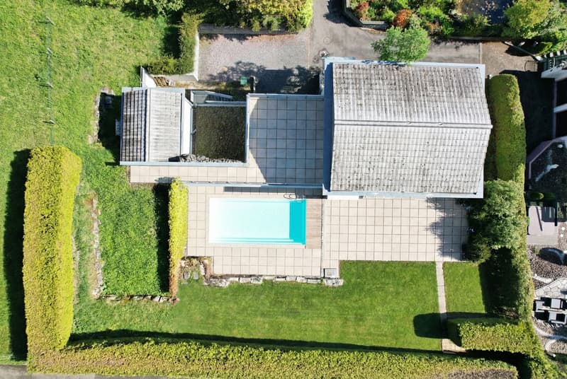 AUSSERGEWÖHNLICHE VILLA MIT BEHEIZTEM AUSSENPOOL UND PANORAMABLICK (6)