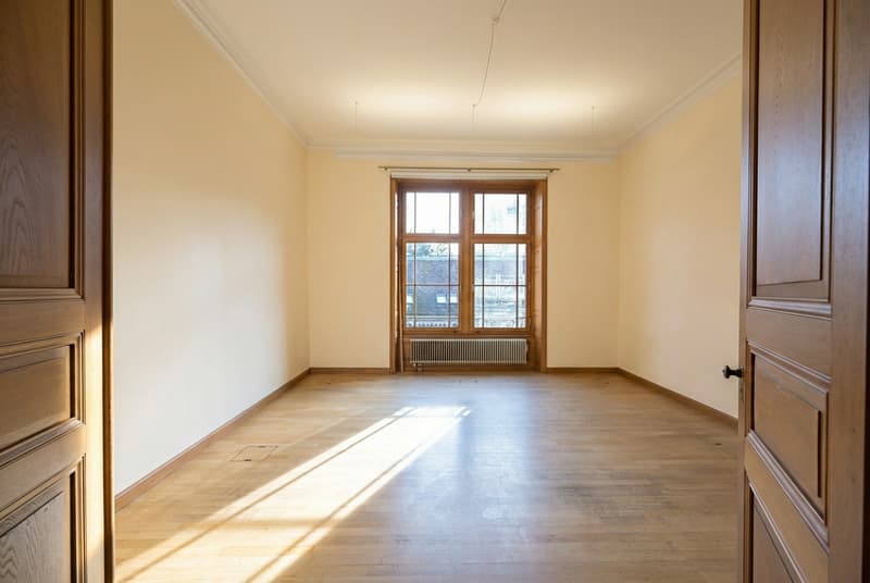 CHARAKTERISTISCHE STADTVILLA AN BESTLAGE - BEFRISTETES MIETVERHÄLTNIS (4)