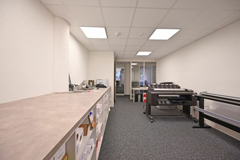 Espace de bureau spacieux et aménagé au Mattenhof (5)