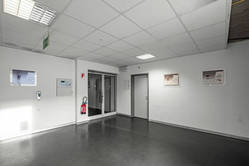 Proprietà commerciale con grande potenziale di sviluppo (9)