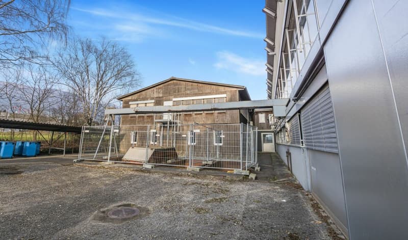 Proprietà commerciale con grande potenziale di sviluppo (6)