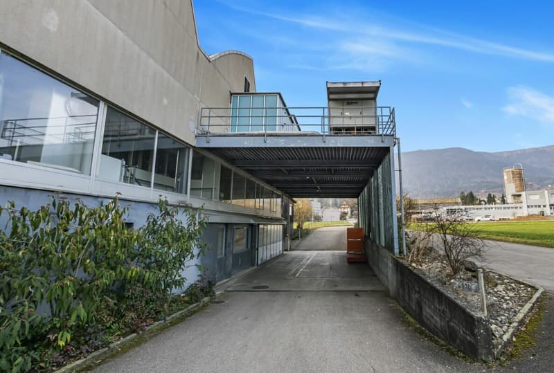 Proprietà commerciale con grande potenziale di sviluppo (5)