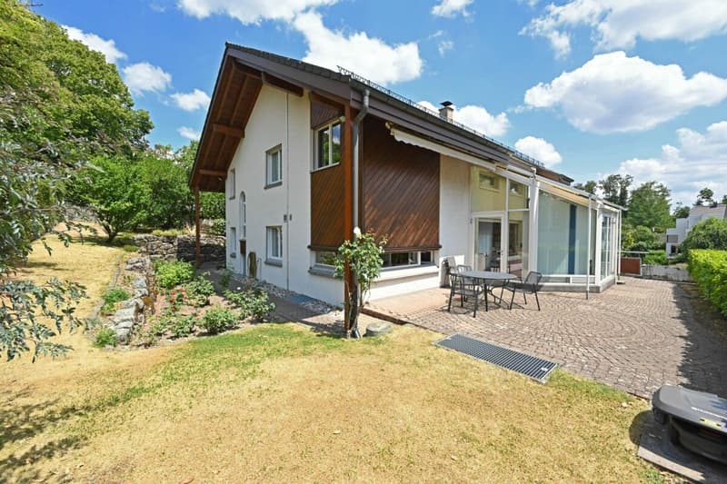 Grosszügiges Einfamilienhaus mit Garten an beliebter Wohnlage (2)