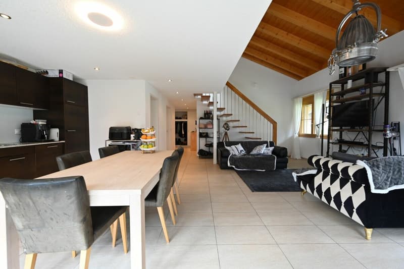 Charmante 3.5/4.5-Zimmer-Maisonettewohnung an Hanglange (7)