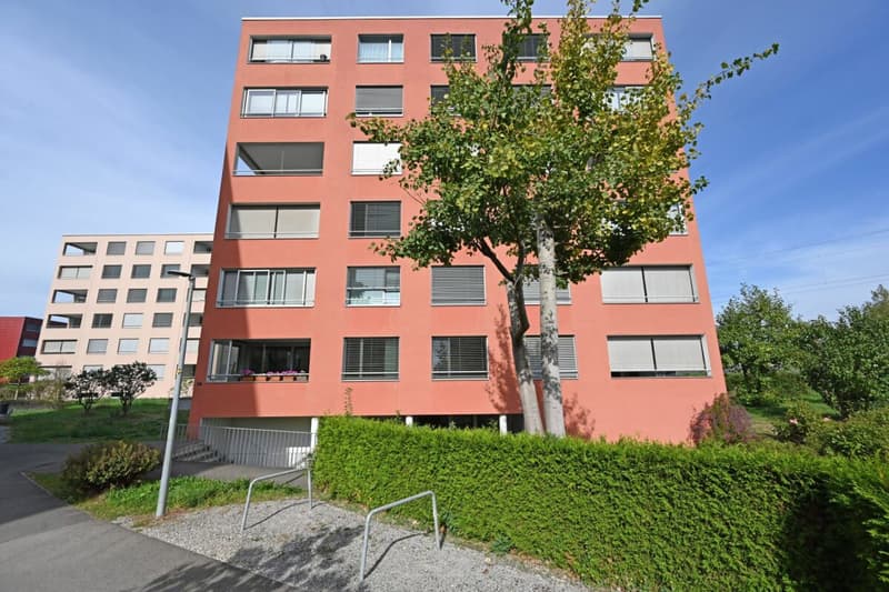 Grosszügige 5.5-Zimmerwohnung an zentraler Lage in Lyss (1)
