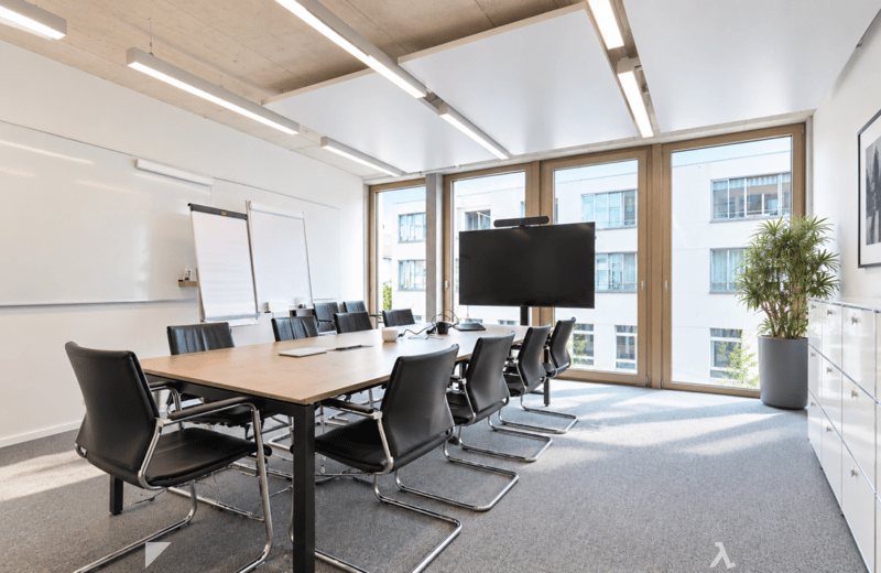 Raum für neue Ideen in modernem Arbeitsambiente (4)