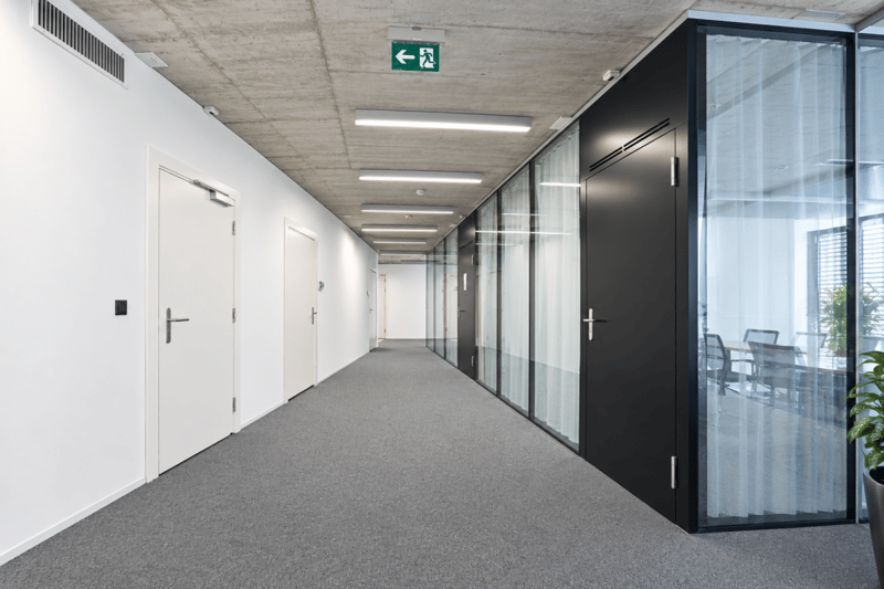 Raum für neue Ideen in modernem Arbeitsambiente (8)