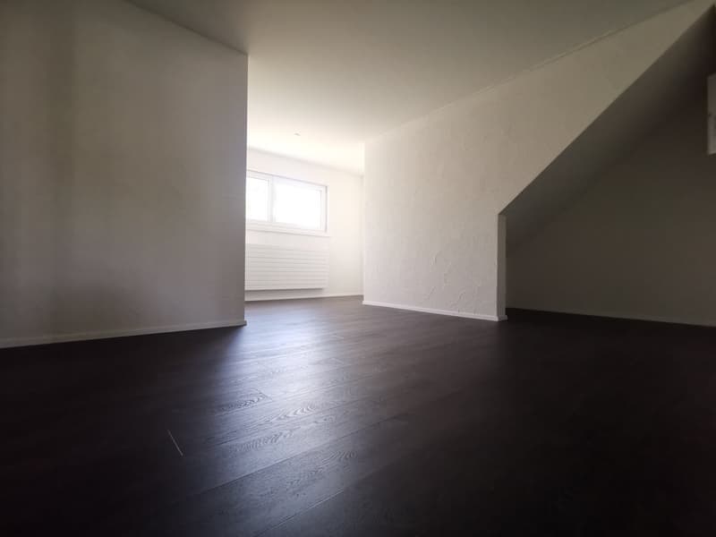 Lichtdurchflutete 3.5 Zimmerwohnung mit charmanten Sichtbalken (6)