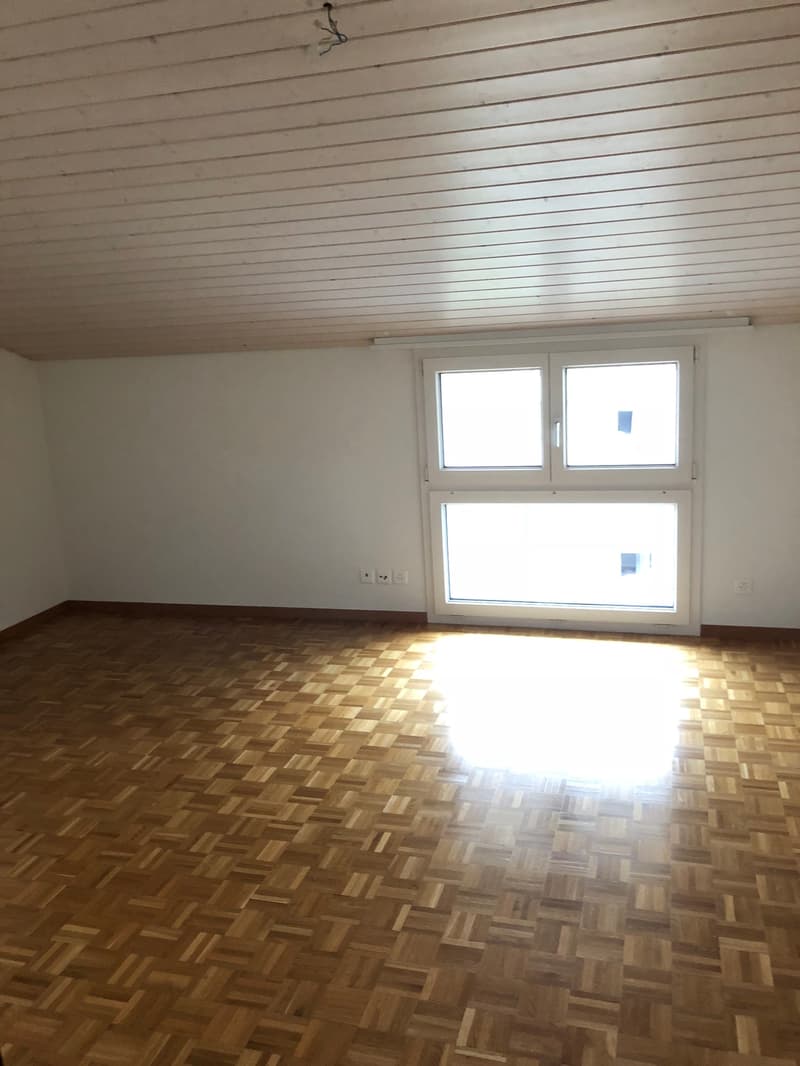 Geräumige 5-Zimmer-Wohnung mit Balkon in ruhiger Lage (8)