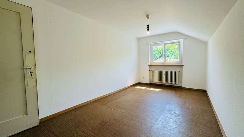 Schöne 4.5-Zimmer mit Balkon, Garagenbox, Mansardenzimmer, ruhiger Lage (13)