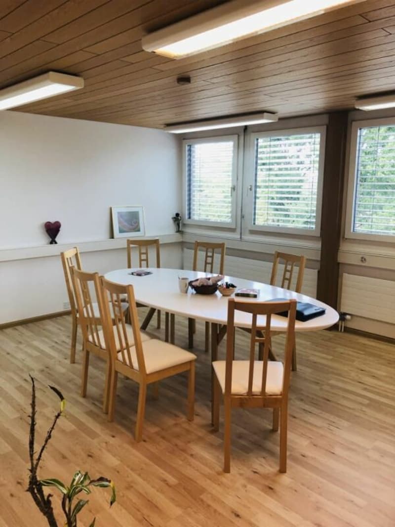 Espace commercial lumineux de 119 m² à Riehen - idéal pour bureau, cabinet ou service (9)