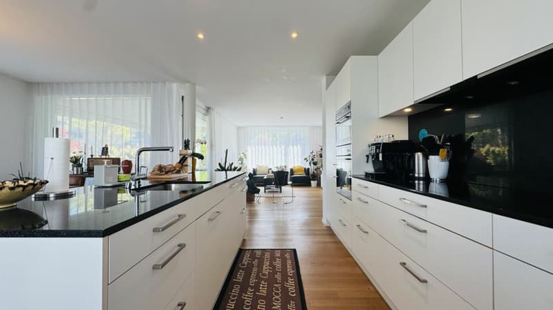 Neuwertige 4.5-Zimmer-EG Wohnung, 2 Nasszellen, Loggia, Gartenanteil, Lift, Keller und 1 AEHP (4)