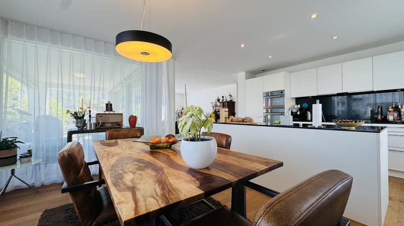 Neuwertige 4.5-Zimmer-EG Wohnung, 2 Nasszellen, Loggia, Gartenanteil, Lift, Keller und 1 AEHP (7)