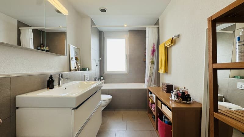 Neuwertige 4.5-Zimmer-EG Wohnung, 2 Nasszellen, Loggia, Gartenanteil, Lift, Keller und 1 AEHP (10)