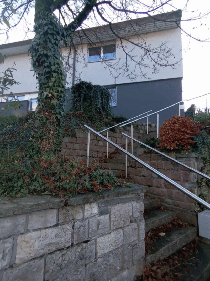 Gepflegte 2.5-Zimmer-Maisonette mit Garten & eigener WM/TU im 2-Familienhaus - per sofort (2)