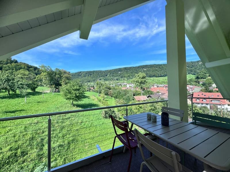 4.5-Zimmer-Maisonettewohnung mit 2 Terrassen, ca. 32 m² Aussenfläche, schöner Aussicht und Parkplatz (3)